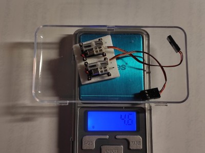 2 kusy 1,5g lineárních serv.... No ale podle váhy tam vidím asi 3?!