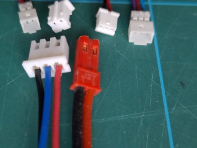 mini mikro modelářské RC konektory.jpg