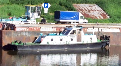 Podbabský kanál odstavená říční loď - remorkér Klára reg.č. PPS 32100751 typ MR-165 .jpg