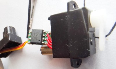 Elektronika serva KAVAN GO2 postavená na CR1630.jpg